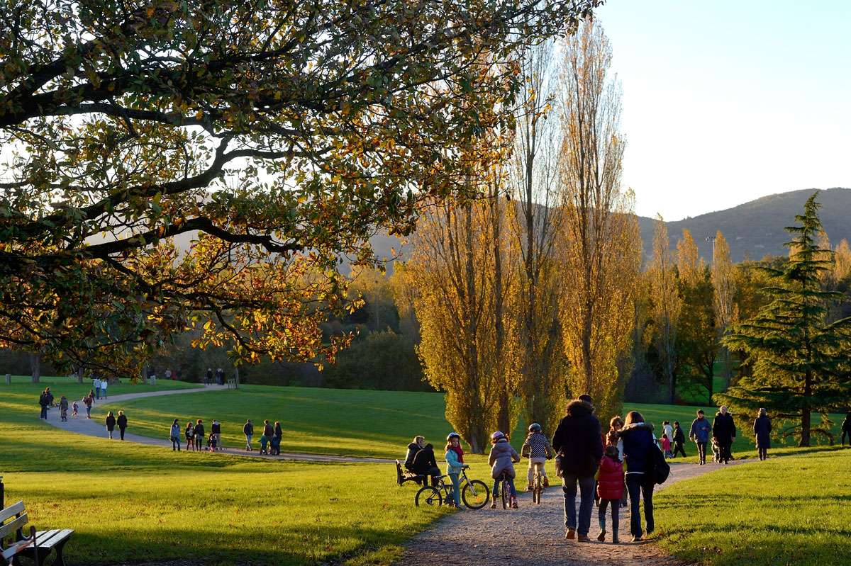 Familles en promenade au Parc de Lacroix-Laval &copy; Laurence Dani&egrave;re