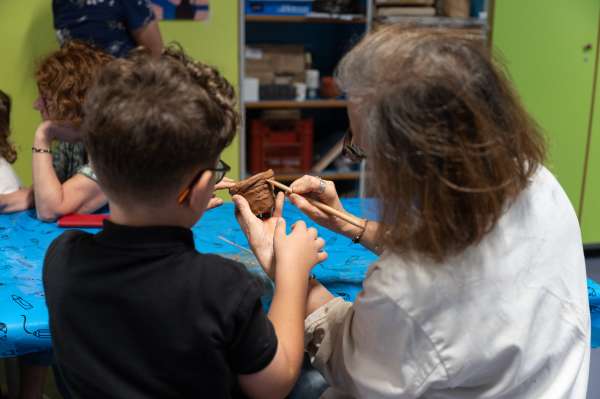 Atelier Grands-parents et petits pots au musée Lugdunum ©Louison Desforêts/Métropole de Lyon
