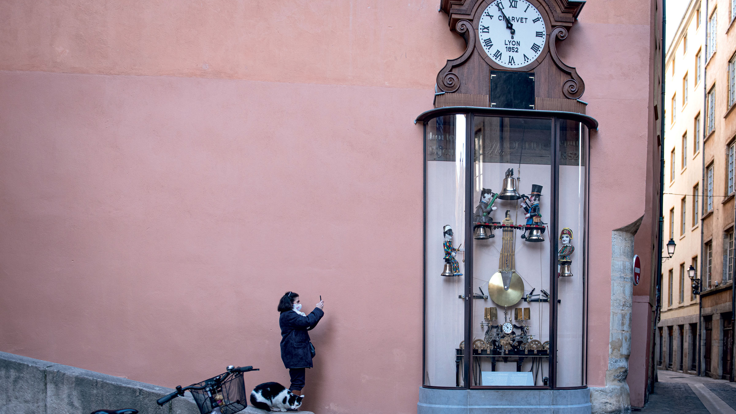 Lyon - Horloge mécanique à carillon, représentant les divers personnage de  Guignol construite par la maison Charvet - Carte postale ancienne et vue  d'Hier et Aujourd'hui - Geneanet
