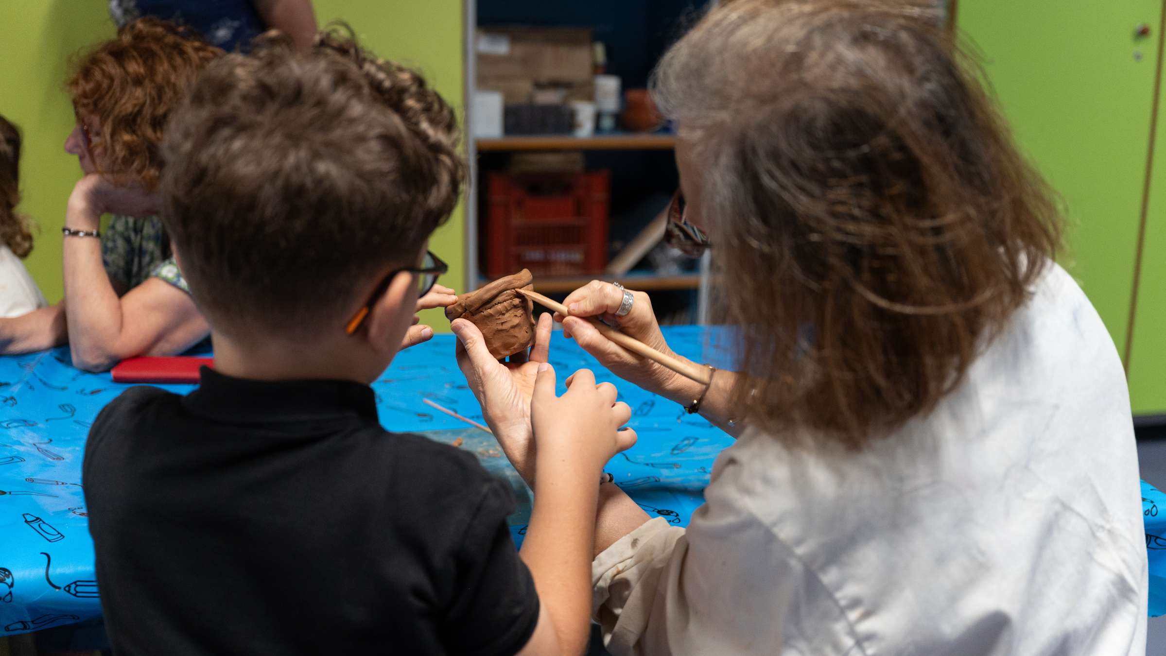 Atelier Grands-parents et petits pots au musée Lugdunum ©Louison Desforêts/Métropole de Lyon