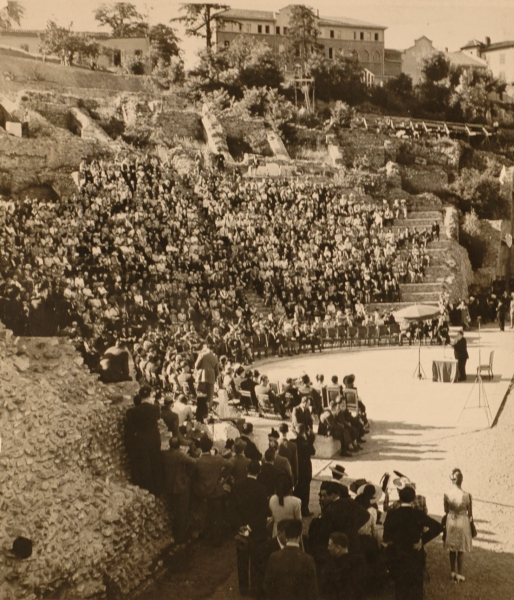 Inauguration du Festival de Fourvi&egrave;re (qui n'en a pas encore le nom) par Edouard Herriot en 1946. &copy;photo LUGDUNUM mus&eacute;e et Th&eacute;&acirc;tres romains