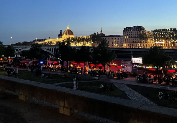 Péniches sur les Berges du Rhône © Doriane Bousquet